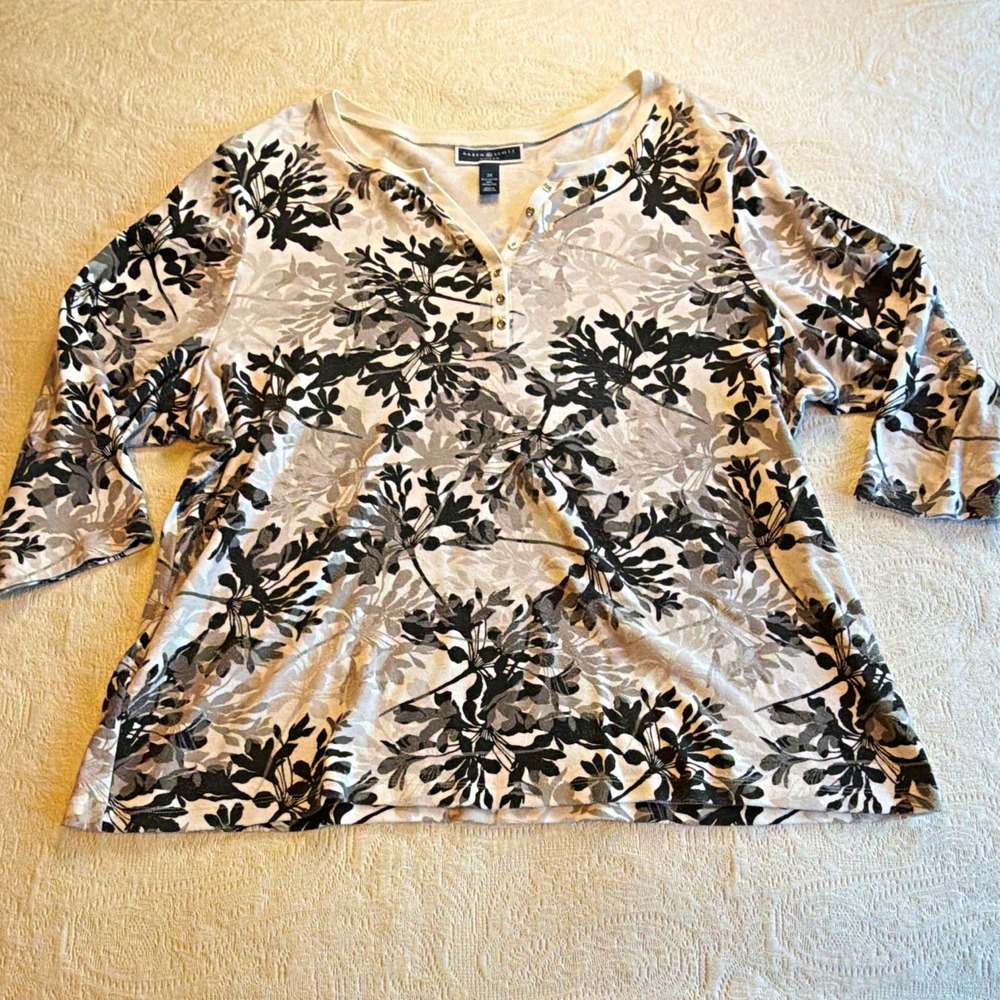 Karen Scott Women’s Plus 3X White Gray Black Floral Knit Henley 3/4 Sleeve Top